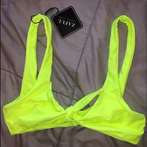 Brand New Tie Front Bikini Top 💚